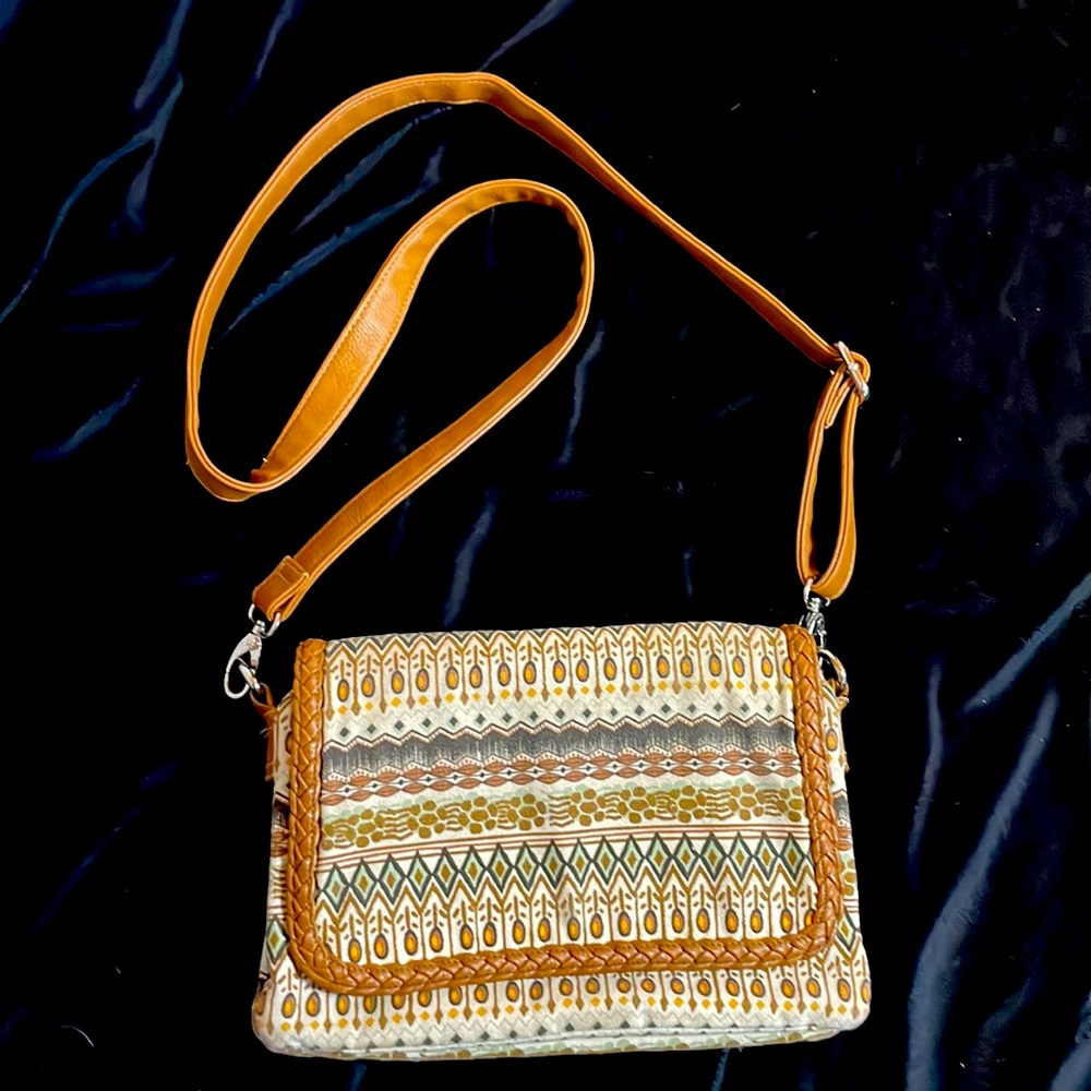 Wrangler Rock 47 Purse. Used Condition. Cross body or shoulder w/ Adj strap
